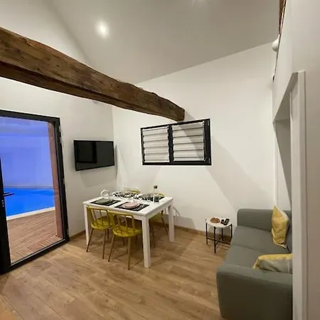 A L Oree Du Bois Piscine Interieure Privee Sans Vis A Vis Holiday home *