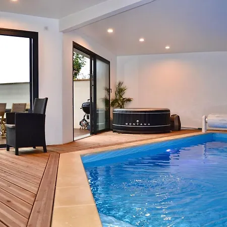 Ferienhaus A L Oree Du Bois Piscine Interieure Privee Sans Vis A Vis