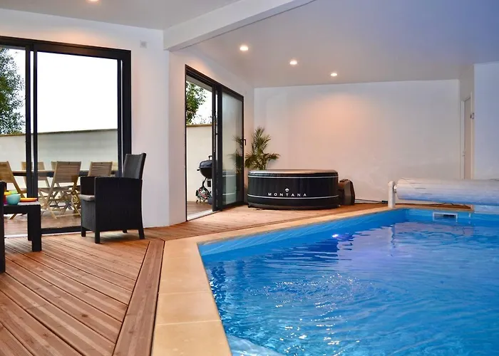 Hébergement de vacances A L Oree Du Bois Piscine Intérieure Privée Sans Vis à Vis